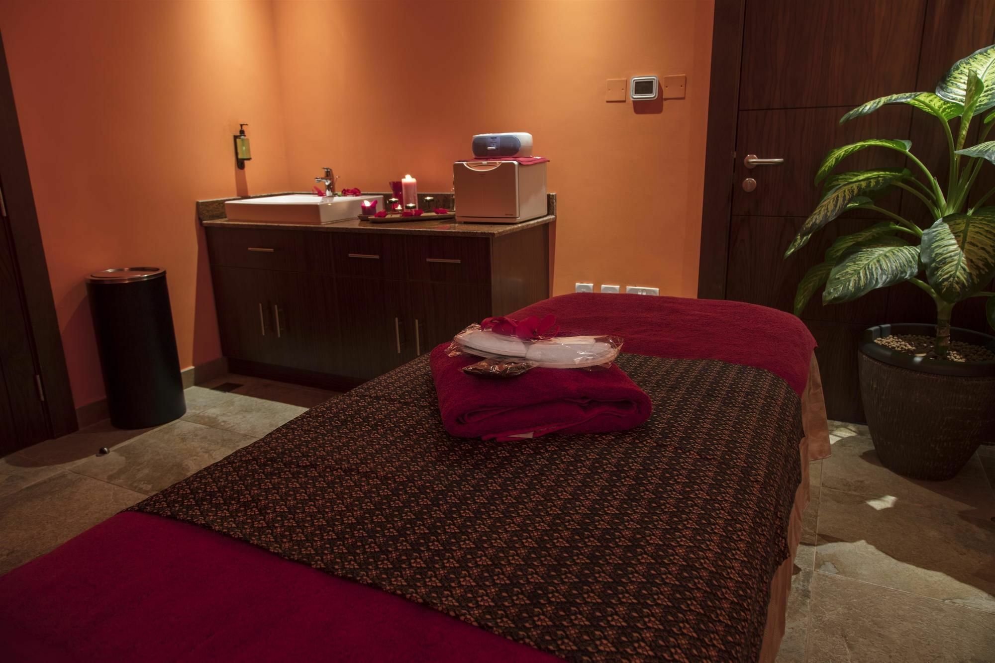 Coral Muscat Hotel And Apartments מראה חיצוני תמונה