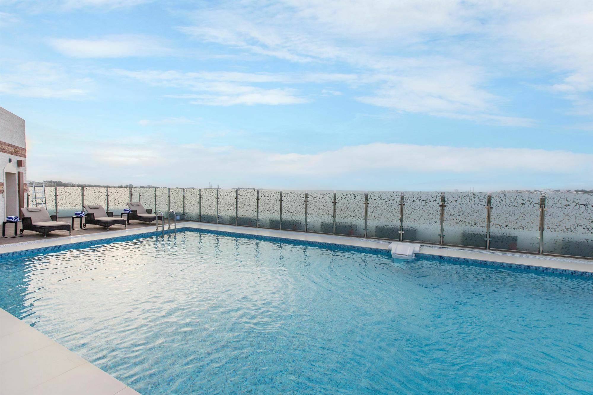 Coral Muscat Hotel And Apartments מראה חיצוני תמונה